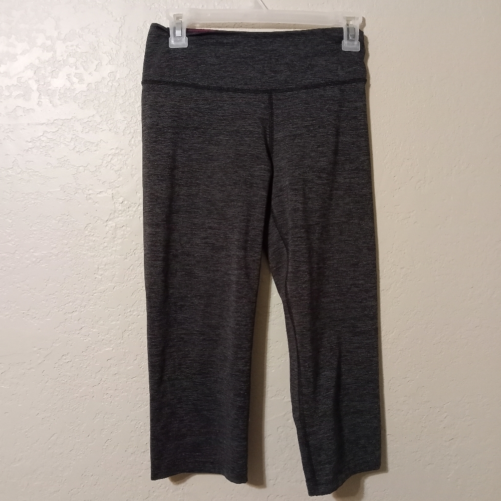 NIKE Dri-Fit Grey Yoga Workout Capri